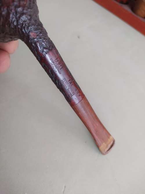 COLLECTIBLE pipes on stand
